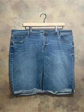 Women’s Old Navy Denim Bermuda Shorts - Blue